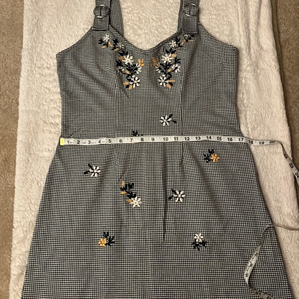 Dress - Picture 5 of 7